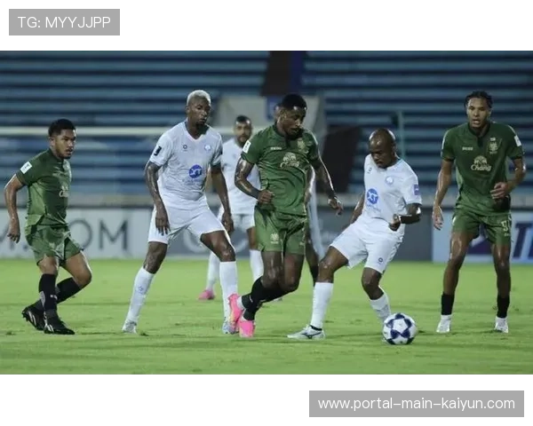 库尔扎瓦亚冠新征程：前巴黎后卫加盟万隆 经验丰富但状态存疑